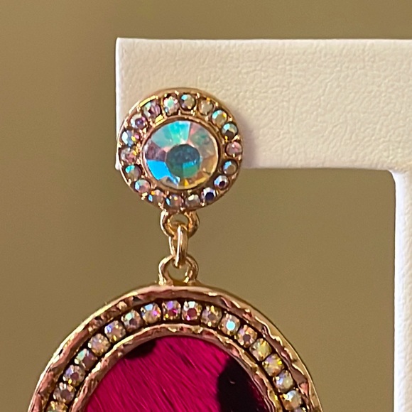 🎉💕 NEW Caroline Fuchsia Gold Leopard Iridescent Crystal Earrings - Picture 2 of 5